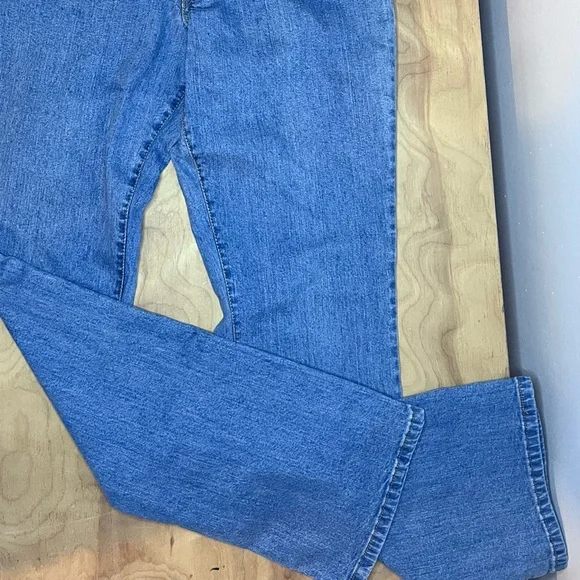 Levi’s 550 Relaxed Boot Cut Light Blue Jeans - Picture 3 of 8